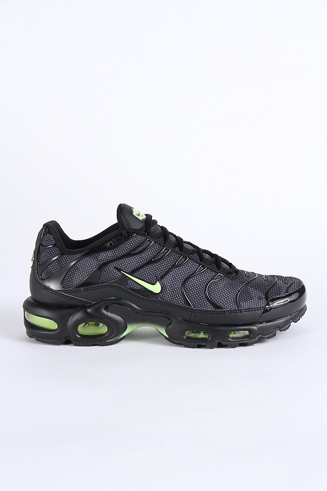 Nike Air Max Plus SE Black Volt Glow Sneaker Footwear Animal Tracks